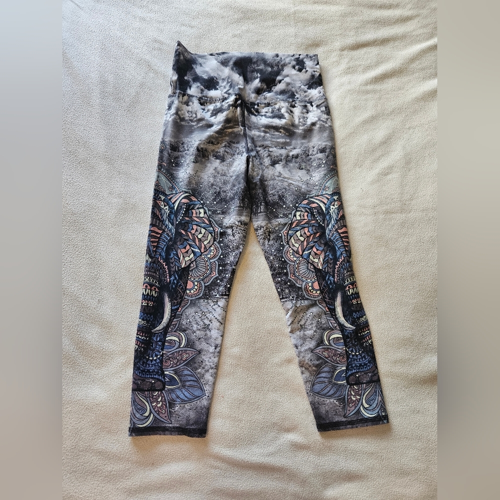 Evolution and creation,  cropped workout leggings, size med